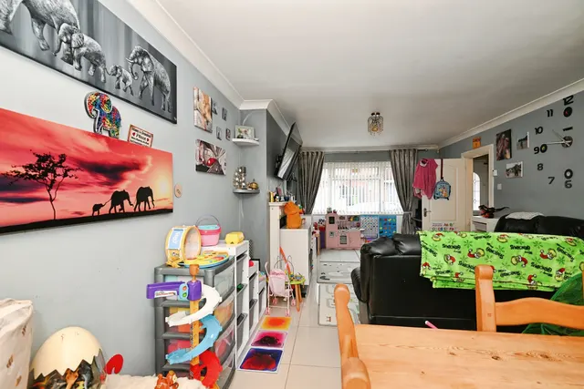 Photo 3 — Fleetwood Close, Sheerness