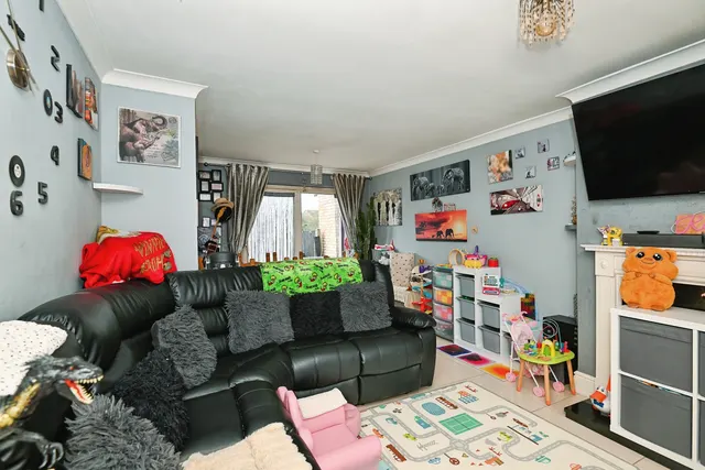 Photo 2 — Fleetwood Close, Sheerness