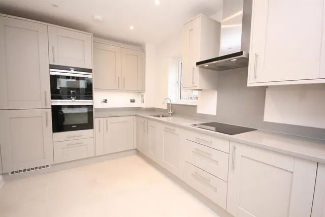 Oaks Lane, Great Bookham, KT23, photo 2