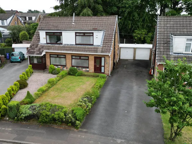 Cherrington Drive, Rochdale OL11 2XS, photo 1