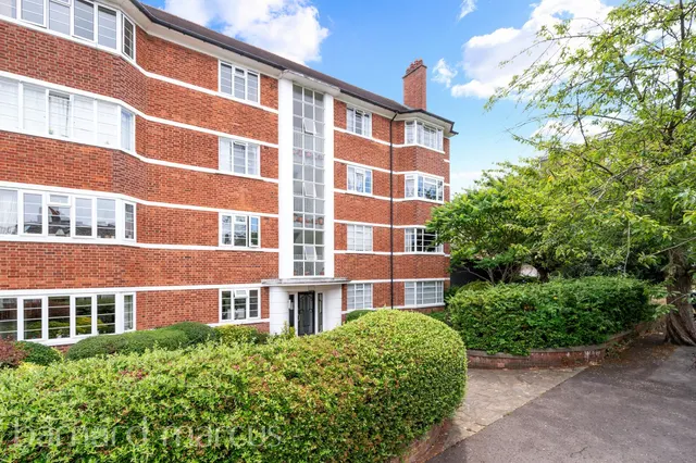 Upper Richmond Road West, East Sheen, London, photo 1