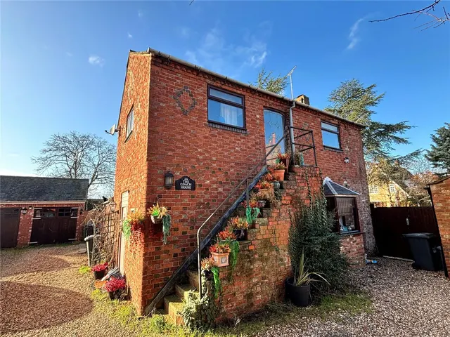 Chestnut Road, Yardley Gobion, NN12, photo 2