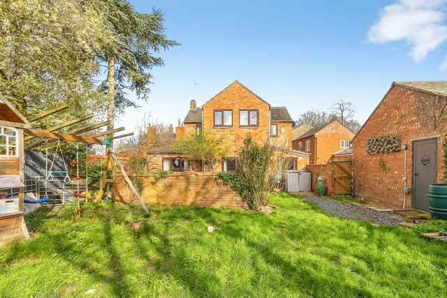 Chestnut Road, Yardley Gobion, NN12, photo 1