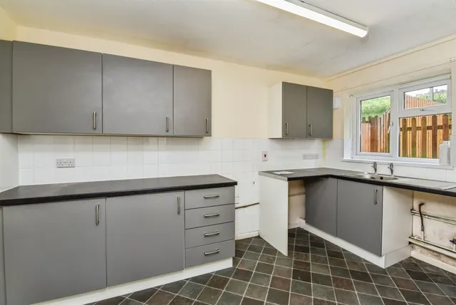 Photo 2 — Feltham Drive, Frome