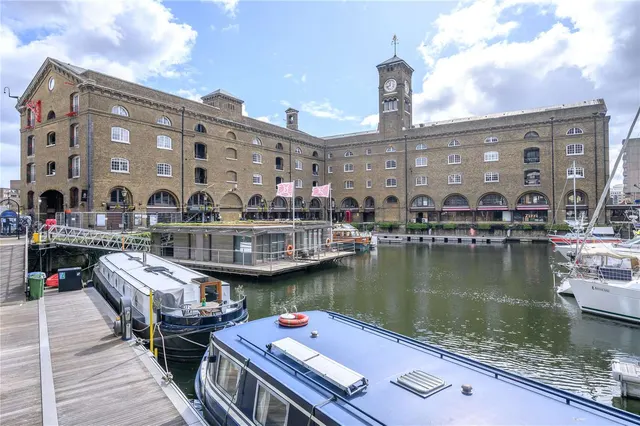 East Smithfield, London, E1W, photo 3