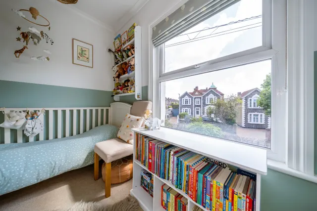Photo 3 — Sellincourt Road, London, SW17