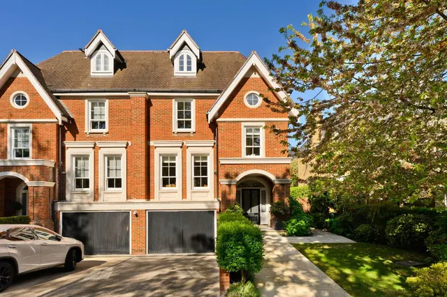 Wootton Place, Esher, Surrey, KT10 9FH, photo 1