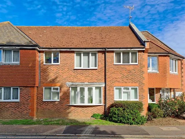Sea Lane, Rustington, photo 1