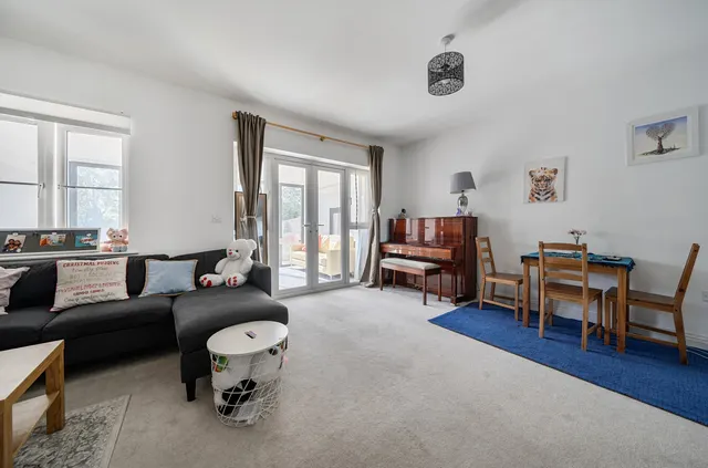 Photo 3 — Jasmine Grange, Warfield, Bracknell, Berkshire, RG42 5BD
