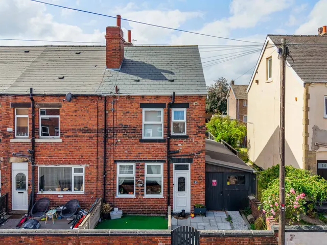 Hodroyd Cottages, Brierley, S72 9JA