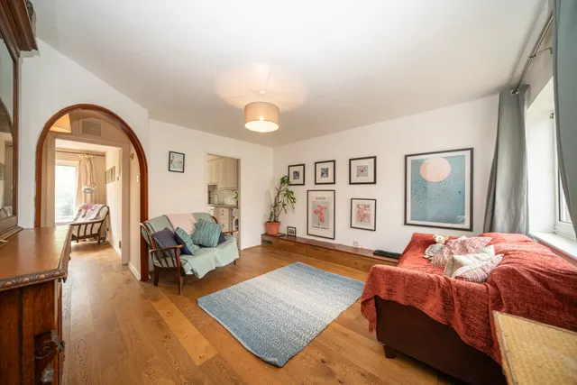 Photo 3 — Chiltern Park Avenue, Berkhamsted