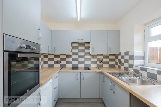 Alandale Road, Bradley, HD2, photo 3