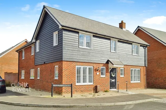 Everett Gardens, Eastergate, PO20, photo 1