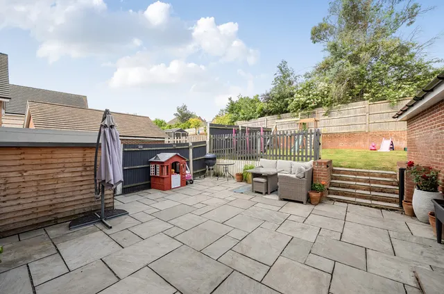 Photo 2 — Firethorn, Shinfield, Reading, Berkshire, RG2 9GD
