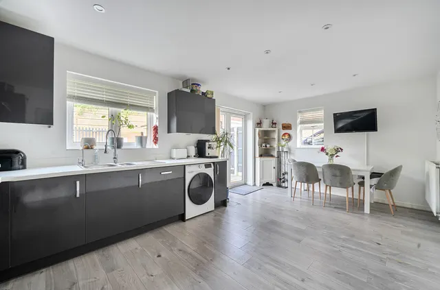 Photo 3 — Firethorn, Shinfield, Reading, Berkshire, RG2 9GD