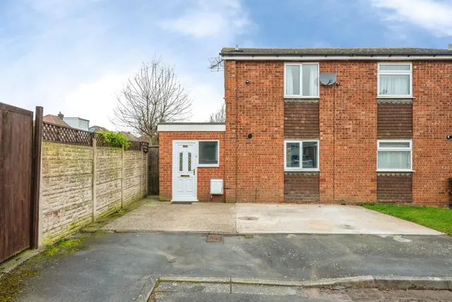 Chestnut Close, Kingsbury, Tamworth, photo 1