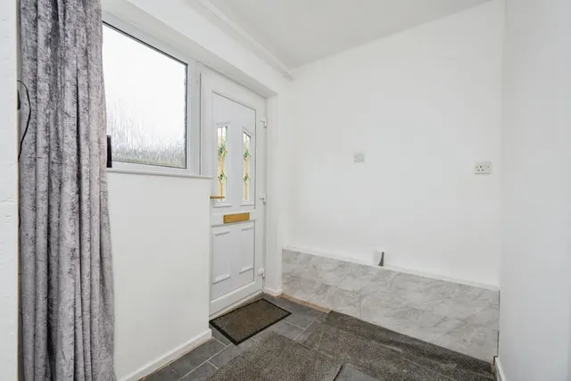 Photo 2 — Chestnut Close, Kingsbury, Tamworth