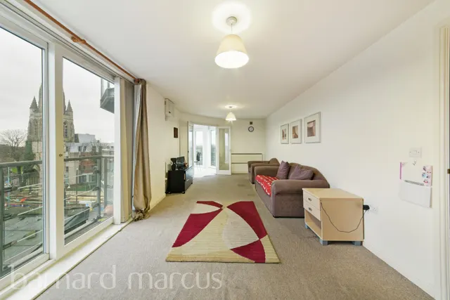 Bedfont Lane, Feltham, photo 1