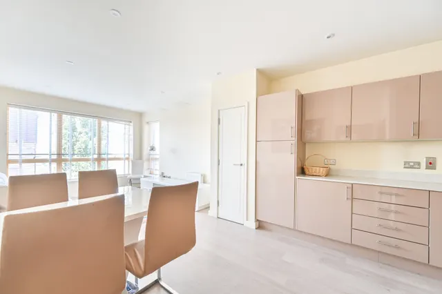 21 Coles Green Court, Coles Green Road, London, photo 1