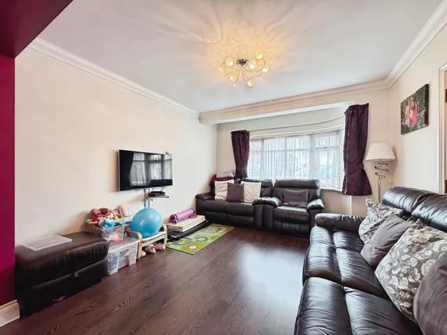 Merlin Crescent, Edgware, HA8, photo 2