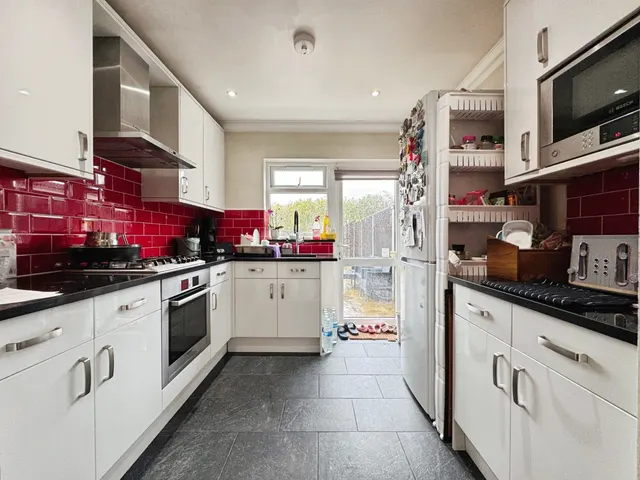 Merlin Crescent, Edgware, HA8, photo 3
