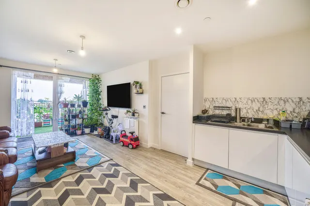 Chailey Place, Hayes, UB3, photo 2