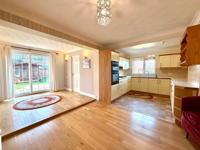 Carshalton Road, Swindon, Wiltshire, SN3 2AU, photo 1