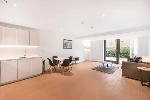 Packington Square, London, N1, photo 1