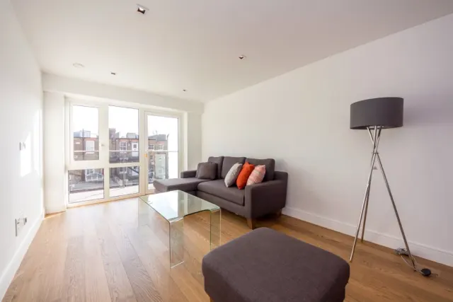 Longfield Avenue, Ealing, W5, photo 2