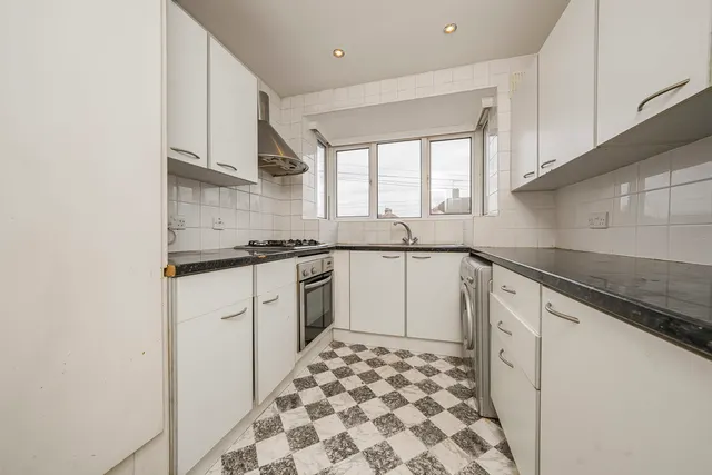 Photo 2 — Churchill Close, Hillingdon, UB10