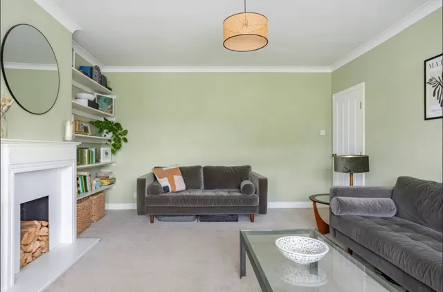 Photo 3 — 31 Crescent Way, London