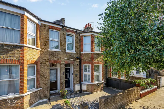 Shirley Gardens, London, W7 3PT, photo 1