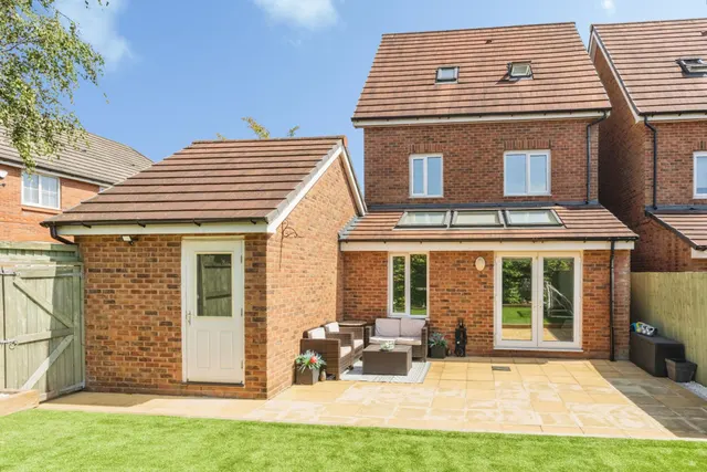 Thorne Crescent, Manchester, M28, photo 1