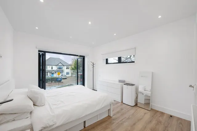 Photo 3 — Montello Apartments, South Croydon, CR2