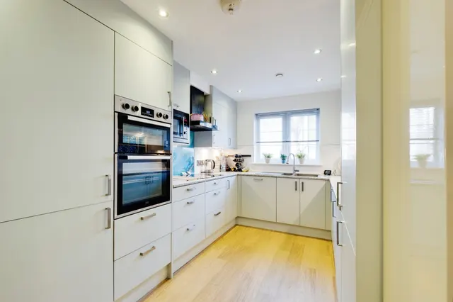 Park Close, Poole, BH15, photo 2