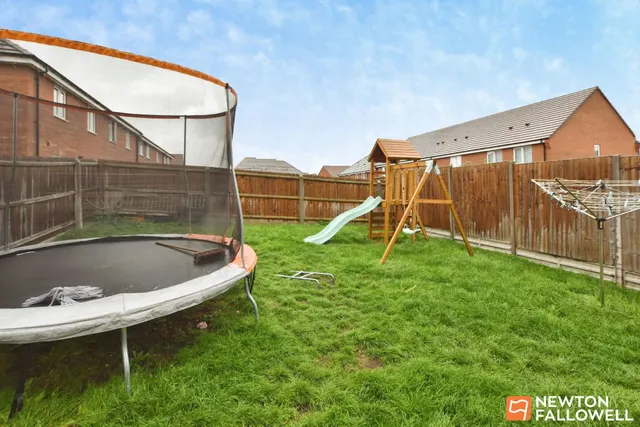 Buzzard Way, East Leake, LE12, photo 3