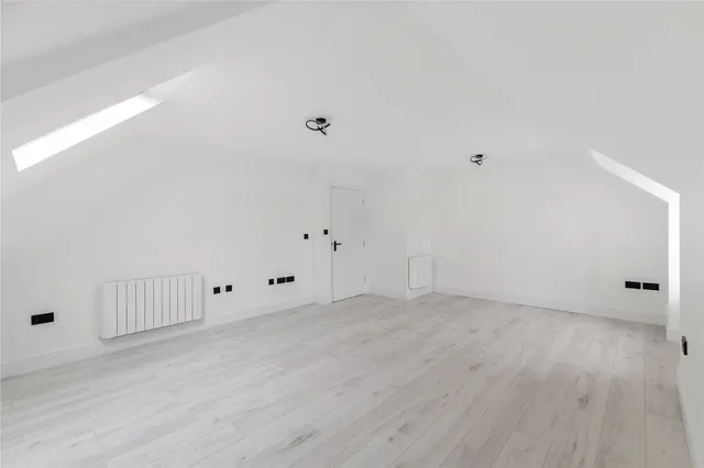 2 bedroom flat — Floyer Close, Richmond, TW10
