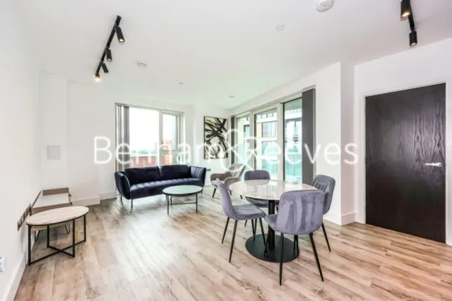 Portal Way, Acton, W3, photo 1