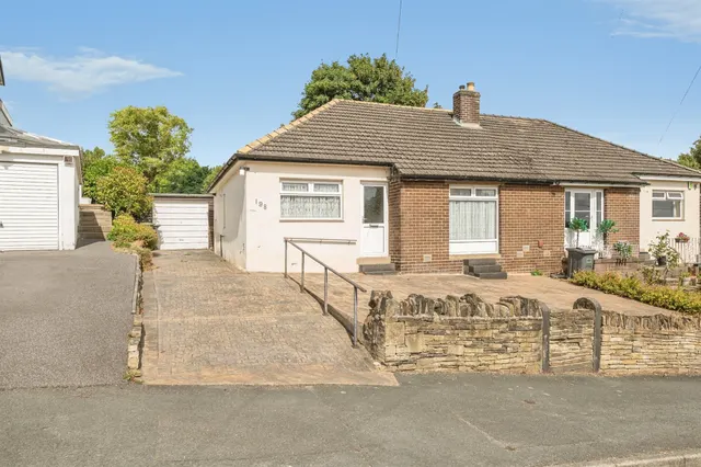 Netheroyd Hill Road, Cowcliffe, Huddersfield, photo 1