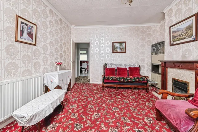 Photo 3 — Netheroyd Hill Road, Cowcliffe, Huddersfield