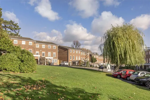 Photo 2 — Pine Grove, Wimbledon, London, SW19 7HD