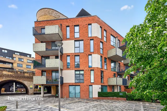 Photo 3 — Danson Mews, London