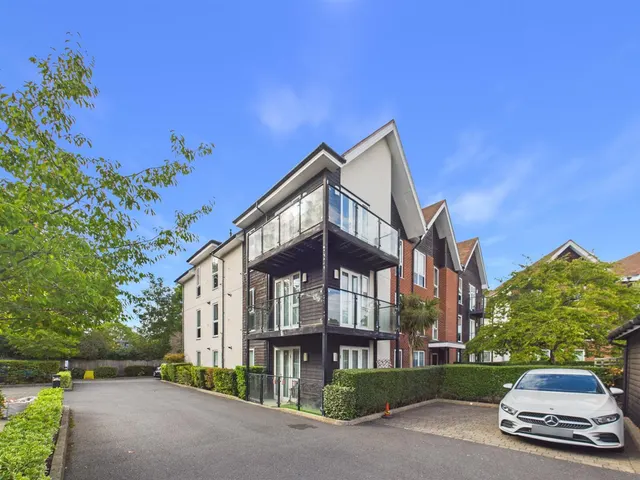 Mill Drive, Ruislip, HA4, photo 1