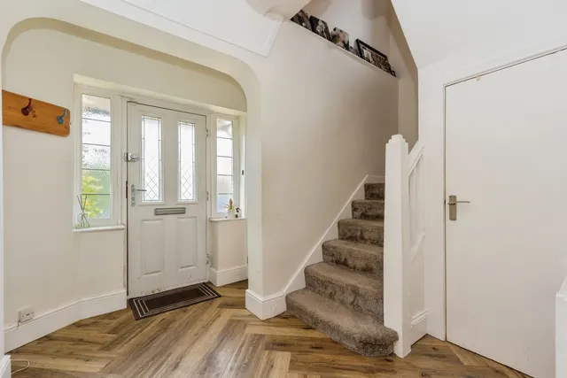 Kirkby Avenue, Sale, M33, photo 2