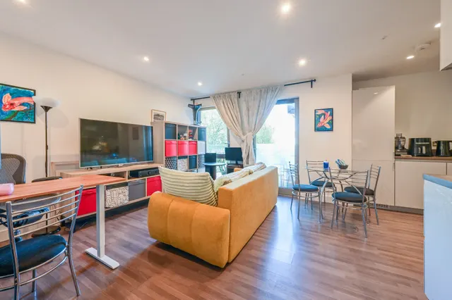 Flat 21, 12 Rathbone Market, Barking Road, London, photo 1