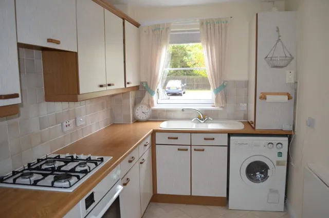 Queens Court, Larbert, FK5, photo 3
