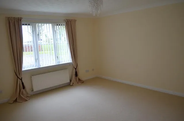 Queens Court, Larbert, FK5, photo 2