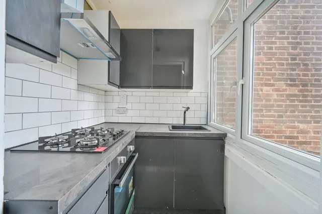 Photo 3 — 52 Riverside Gardens, Wembley