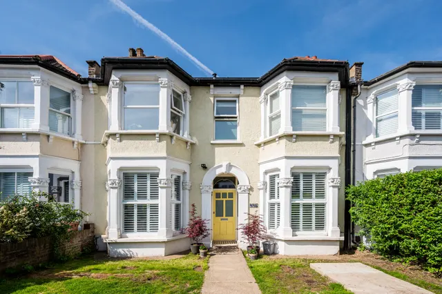 146 Springbank Road, London, photo 1