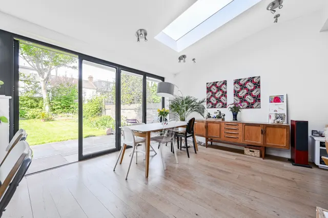 Photo 3 — 146 Springbank Road, London
